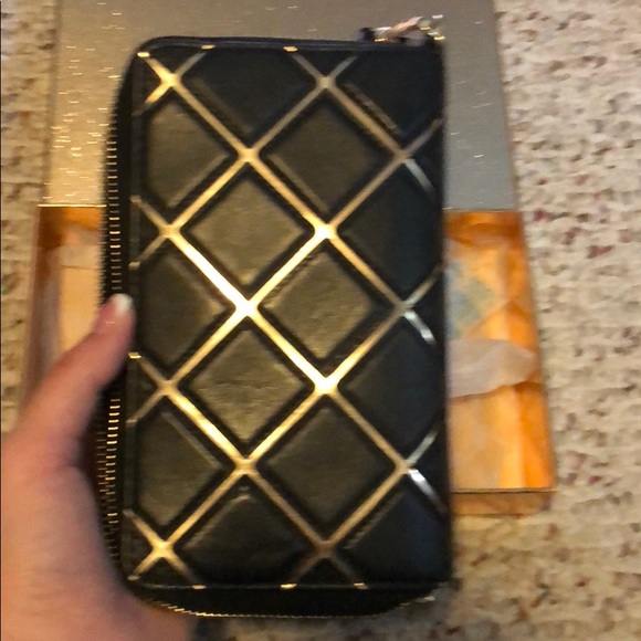 SOLD Michael Kors Jet Set Phone Wallet Gently Used - Picture 5 of 8